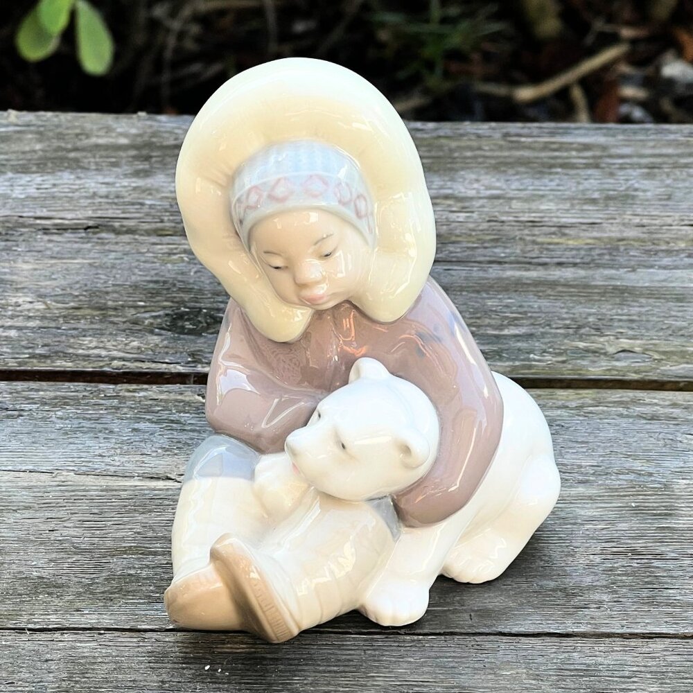 Lladro Eskimo Boy with Polar Bear Cub Porcelain #1195 Retired Spain Vintage